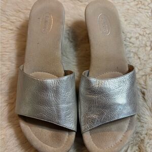 Talbots Silver Slide Sandals with Textured Finish size 8.5 Narrow